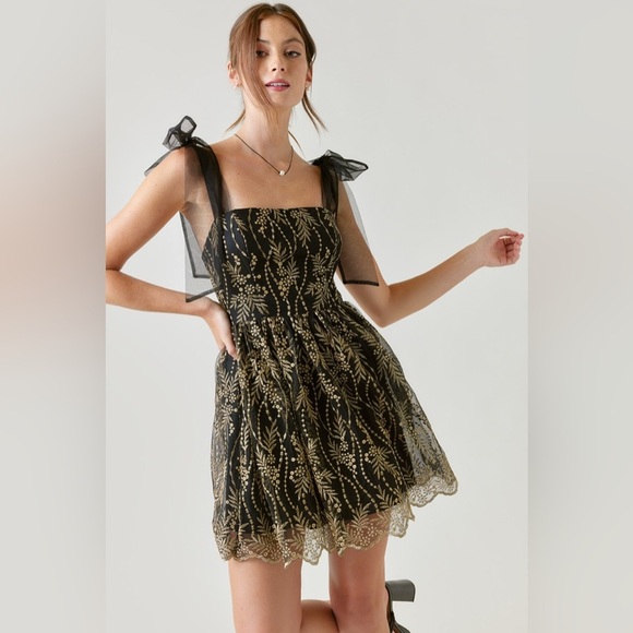 Jun & Ivy Black & Gold Embroidered mini dress Francesca’s medium - Picture 1 of 9
